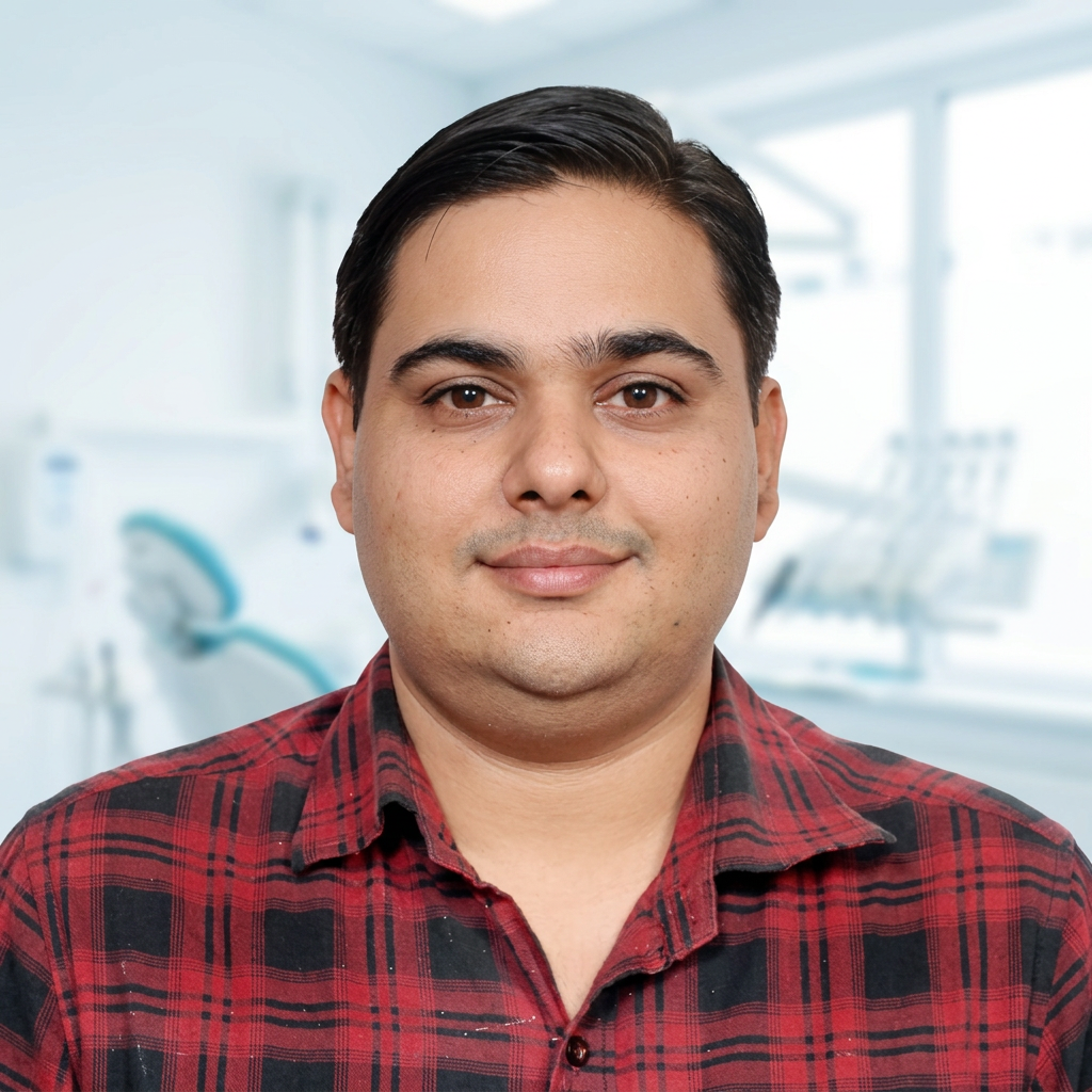 Dr. Rishabh Kapoor, paediatric dentist at Dr. Saket's Dental Makeover, Indirapuram